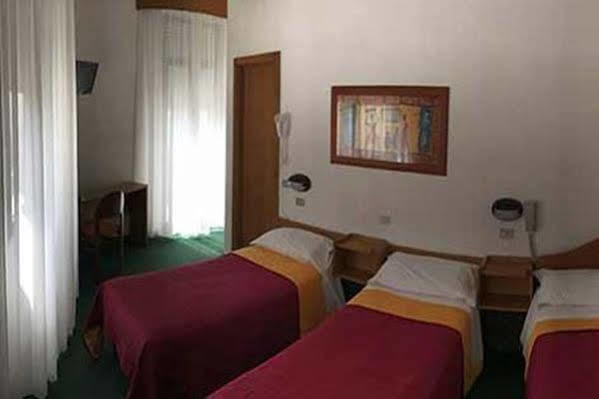 Hotel Arpa Rímini Exterior foto